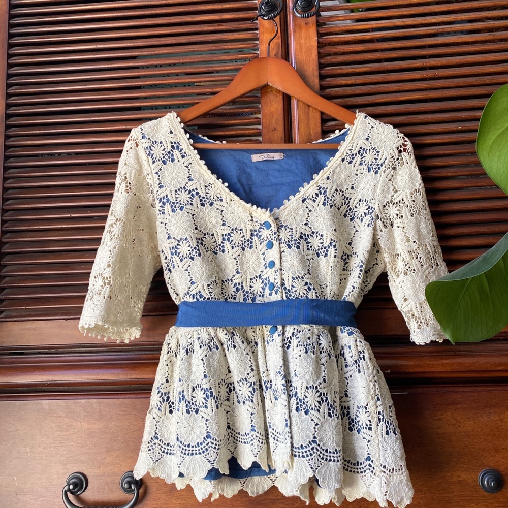 Crochet lace v neck peplum blouse